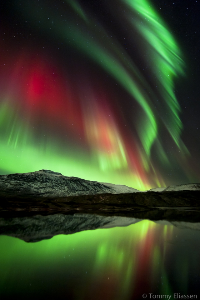 Там, где небо не синее - 30 потрясающих фотографий северного сияния
