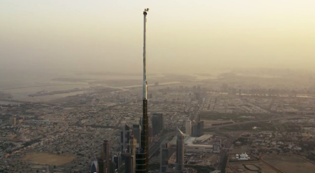 Прыжок с самого верха самого высокого здания в мире