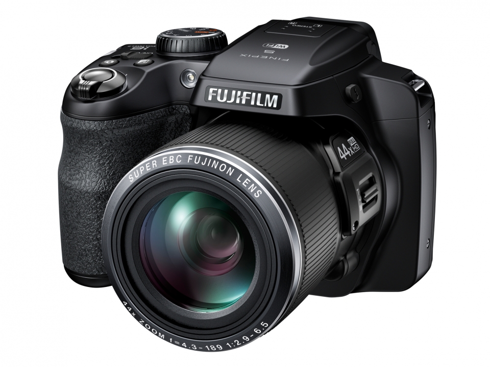 Fujifilm Finepix S8400W - универсальная камера с 44-x кратным суперзумом и поддержкой Wi-Fi