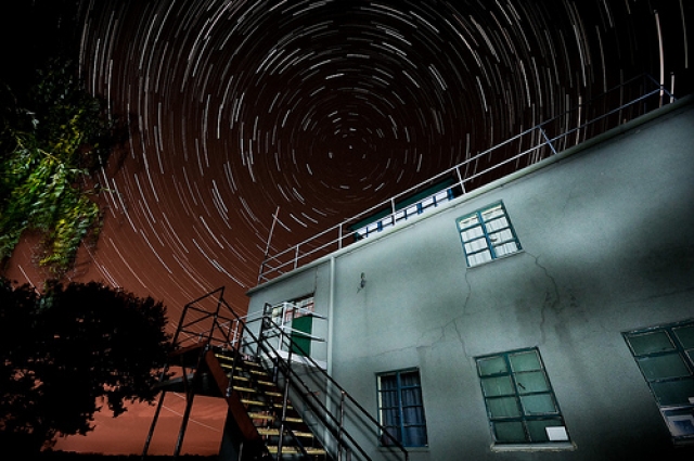 Фотографирование передвижения звезд по ночному небу
