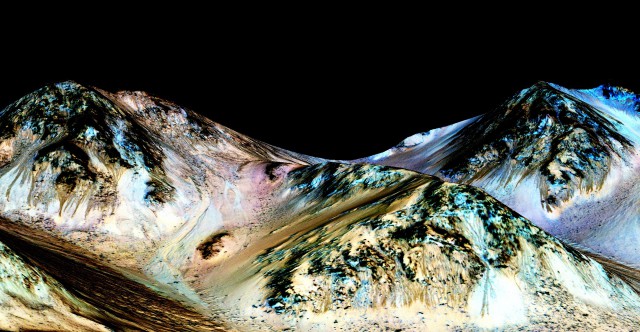 На Марсе есть жидкая вода: НАСА подтвердило открытие фотографиями с красной планеты