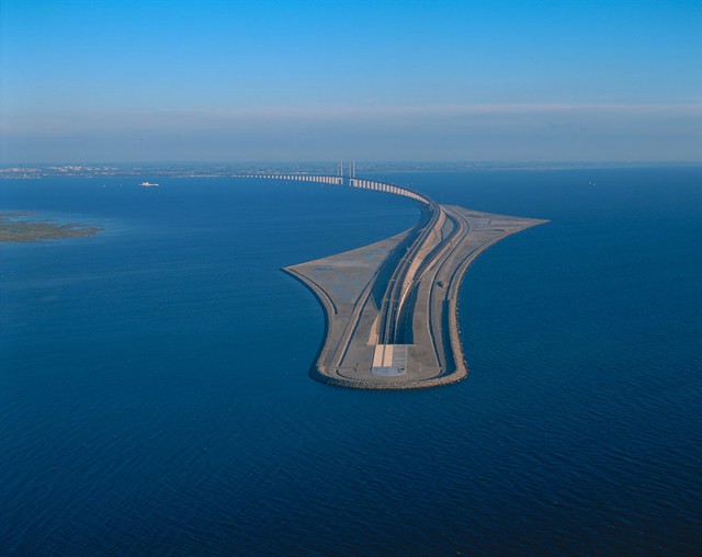 Колоссальный Эресуннский мост превращается в подводный тоннель, чтобы соединить Данию и Швецию