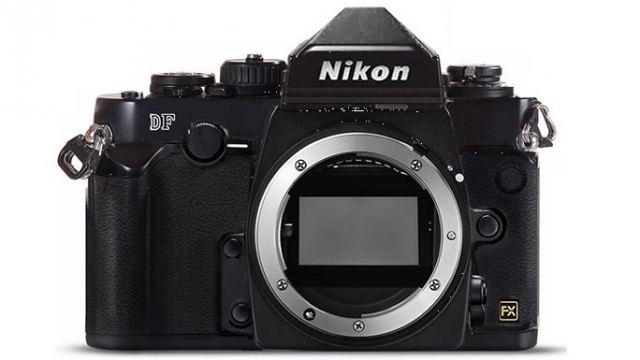Компания Nikon показала видео с новой камерой "DF" в стиле ретро