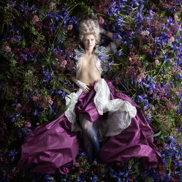 «Рококо» - чувственные портреты с тысячами реальных цветов от Алексии Синклер