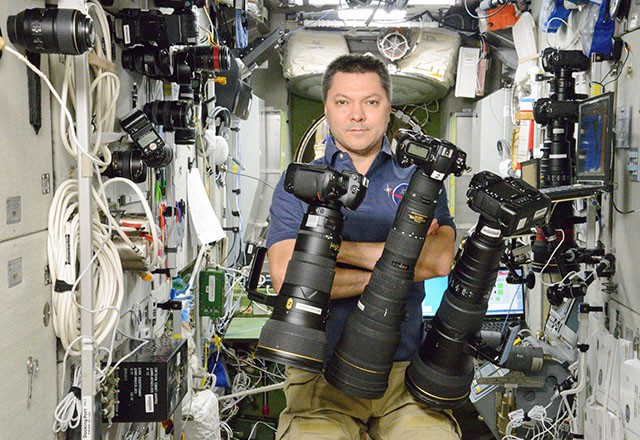 Российский космонавт Олег Кононенко с Nikon на МКС