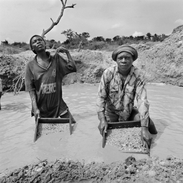 Путь алмазов от грязных шахт Африки до светских приёмов в Лондоне. Фотограф Кадир Ван Лойзен