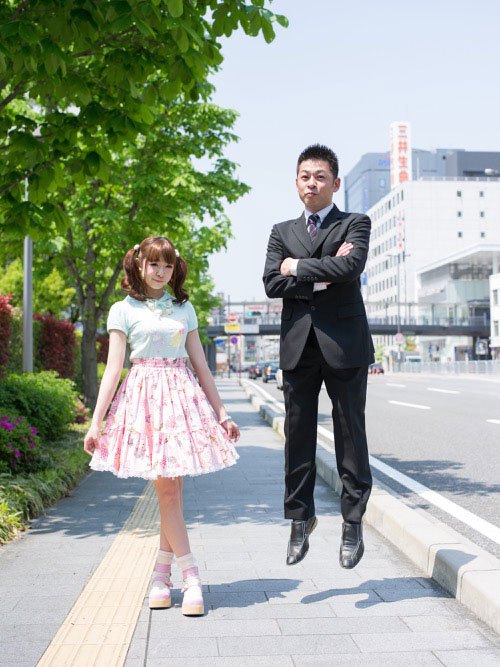 Фото в прыжке: японские папы-бизнесмены и их дочки (7)
