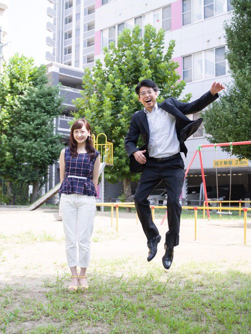 Фото в прыжке: японские папы-бизнесмены и их дочки (11)