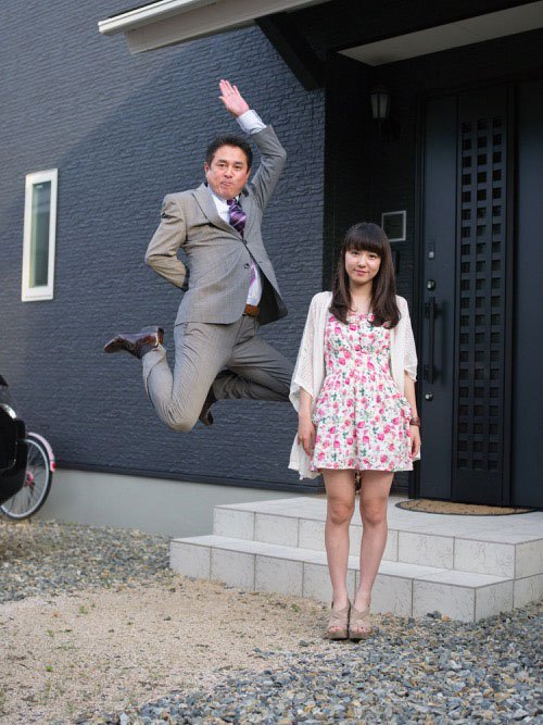Фото в прыжке: японские папы-бизнесмены и их дочки (1)