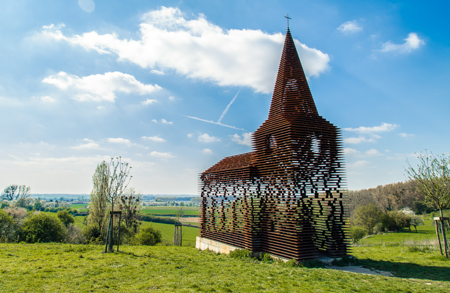 Необычная полупрозрачная церковь в Борглооне, Бельгия