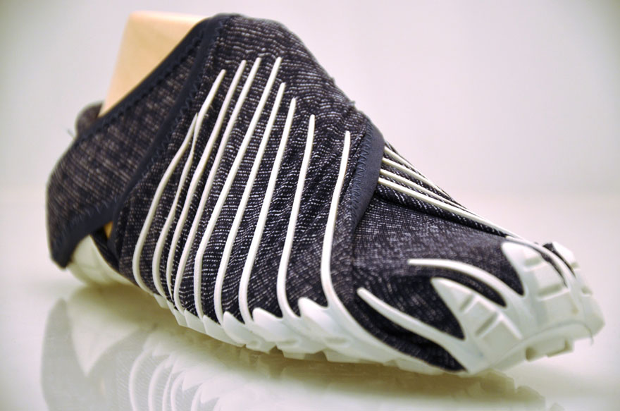 Японский дизайнер придумал обувь, которая идеально сидит на любой ноге – фуросики-2