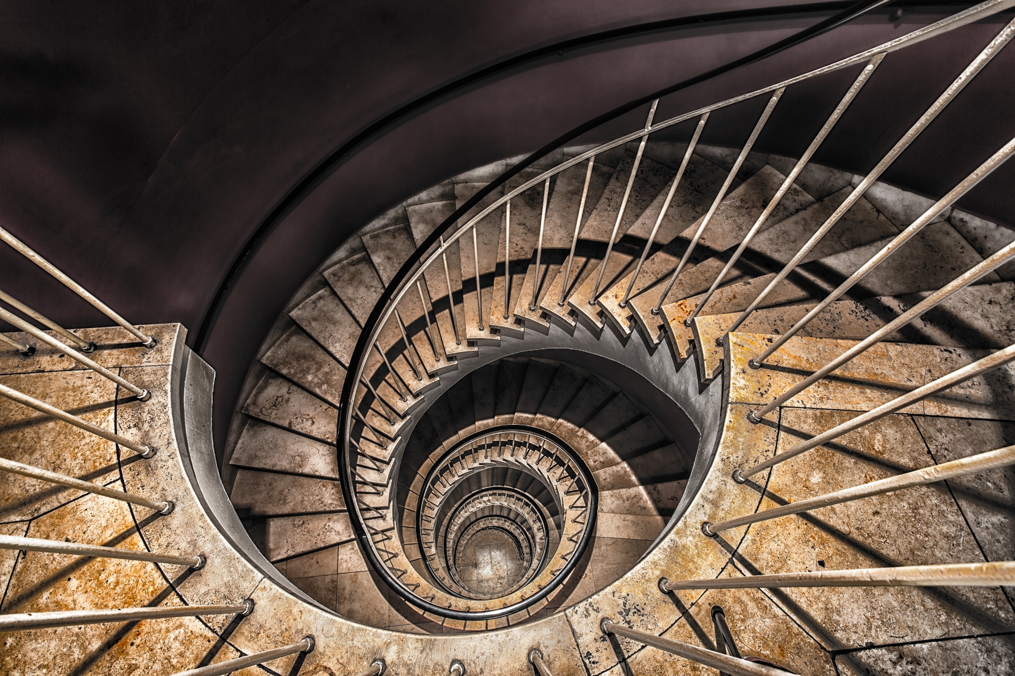 Коллекция чарующих фотографий спиральных лестниц - 3