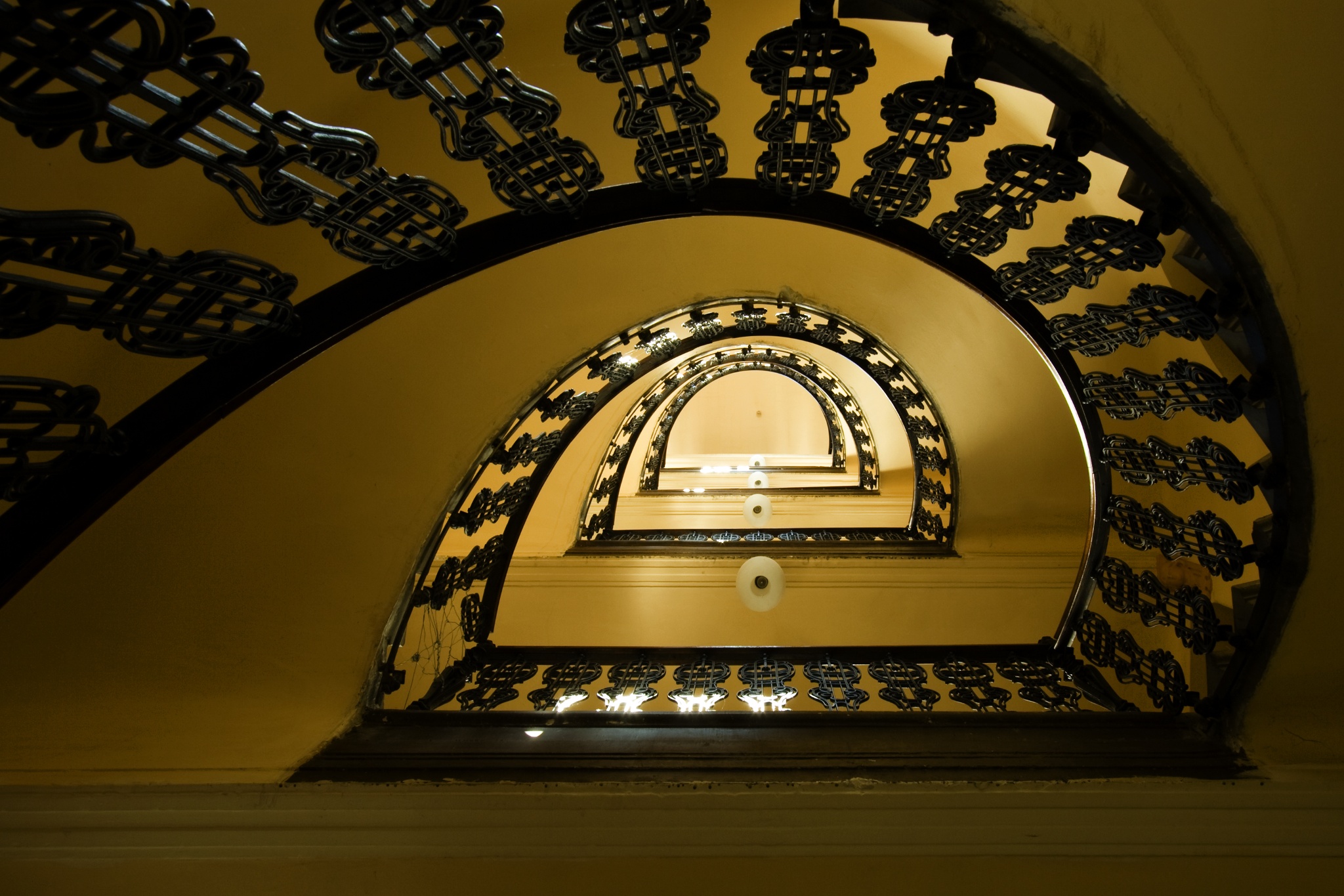 Коллекция чарующих фотографий спиральных лестниц - 5