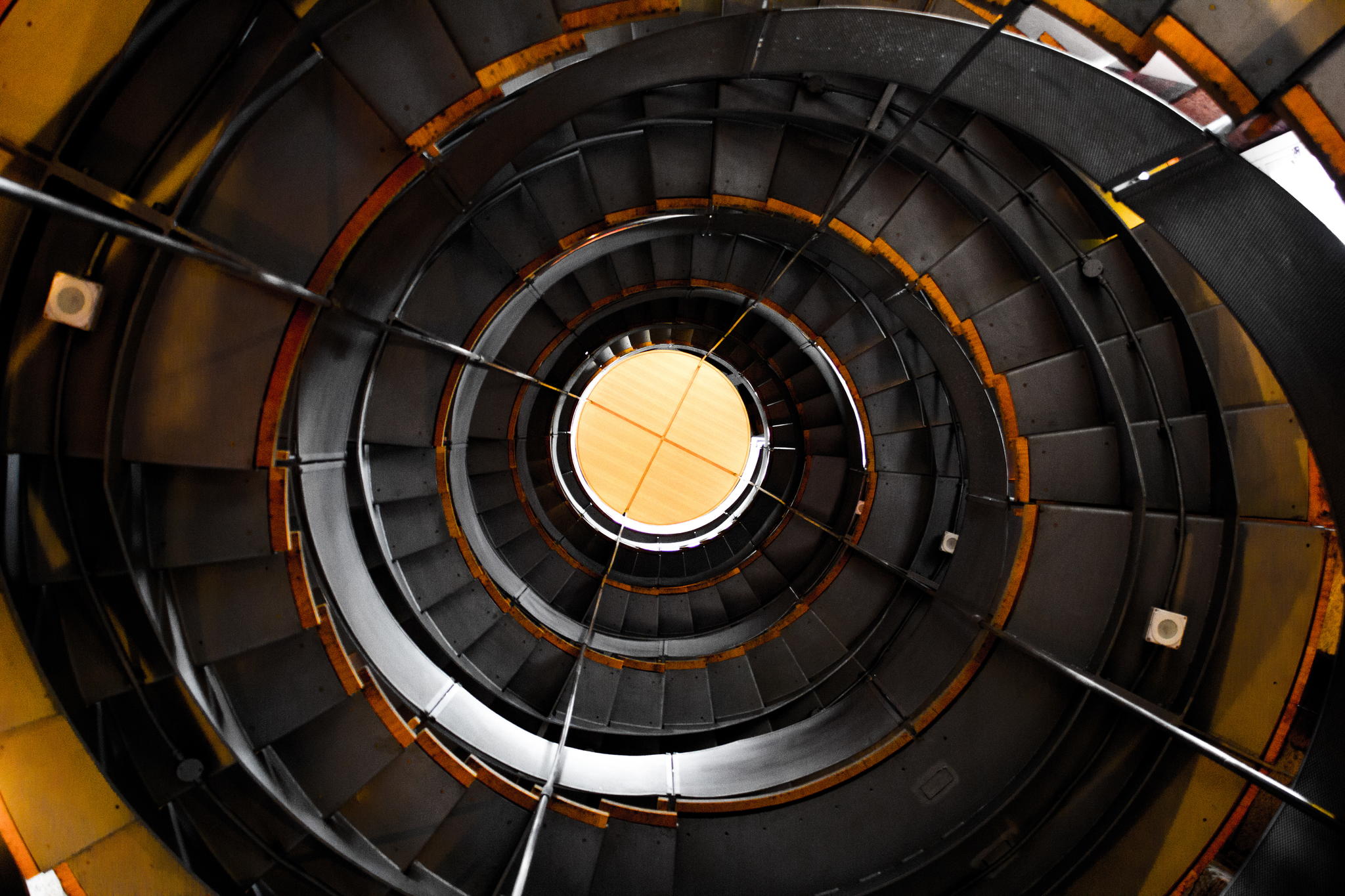 Коллекция чарующих фотографий спиральных лестниц - 23