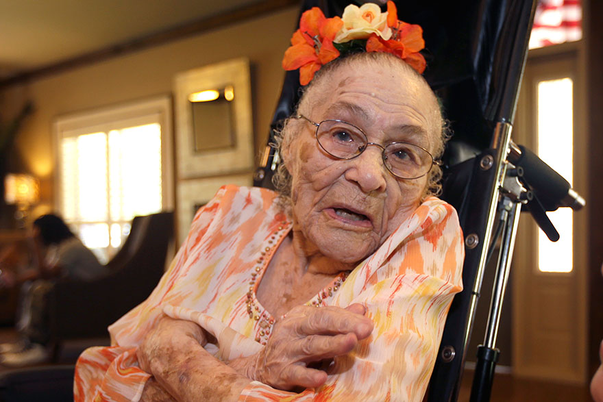 116-летняя Гертруда Уивер из США (родилась 4 июля 1898 года)