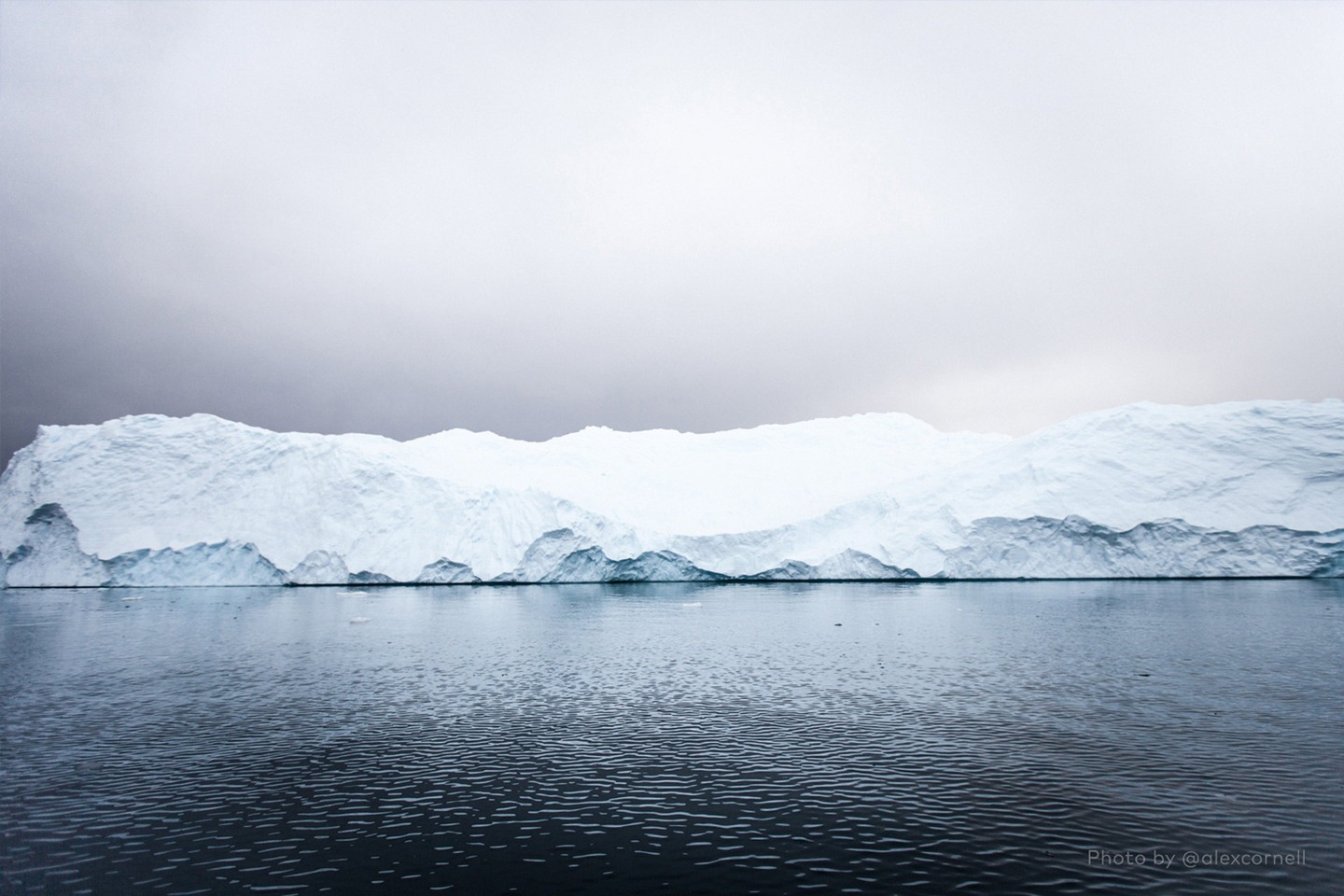Редкие и захватывающие фотографии перевёрнутого айсберга-5
