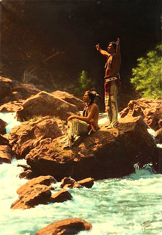 Мужчины племени пиеганы, воздающие молитву у реки в штате Монтана,1912. Фотограф Роланд В. Рид