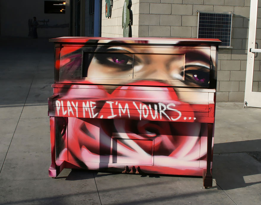 69 раскрашенных уличных пианино в разных городах мира-68