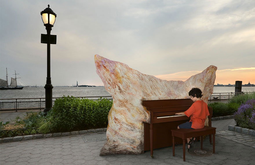 69 раскрашенных уличных пианино в разных городах мира-12