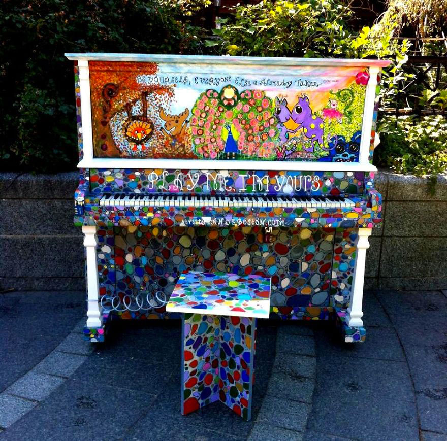 69 раскрашенных уличных пианино в разных городах мира-59
