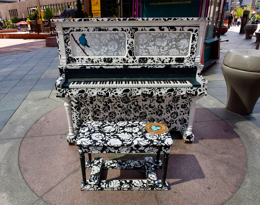 69 раскрашенных уличных пианино в разных городах мира-4