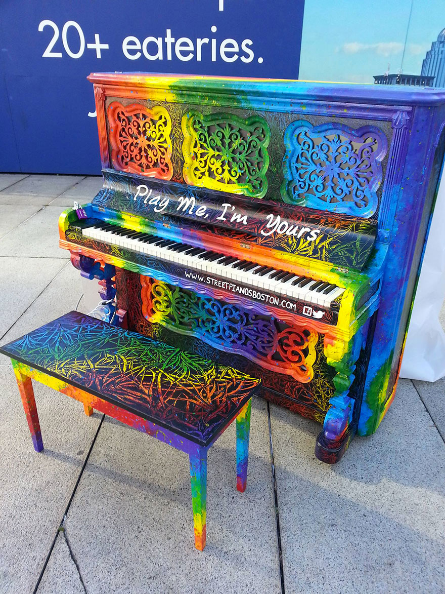 69 раскрашенных уличных пианино в разных городах мира-13