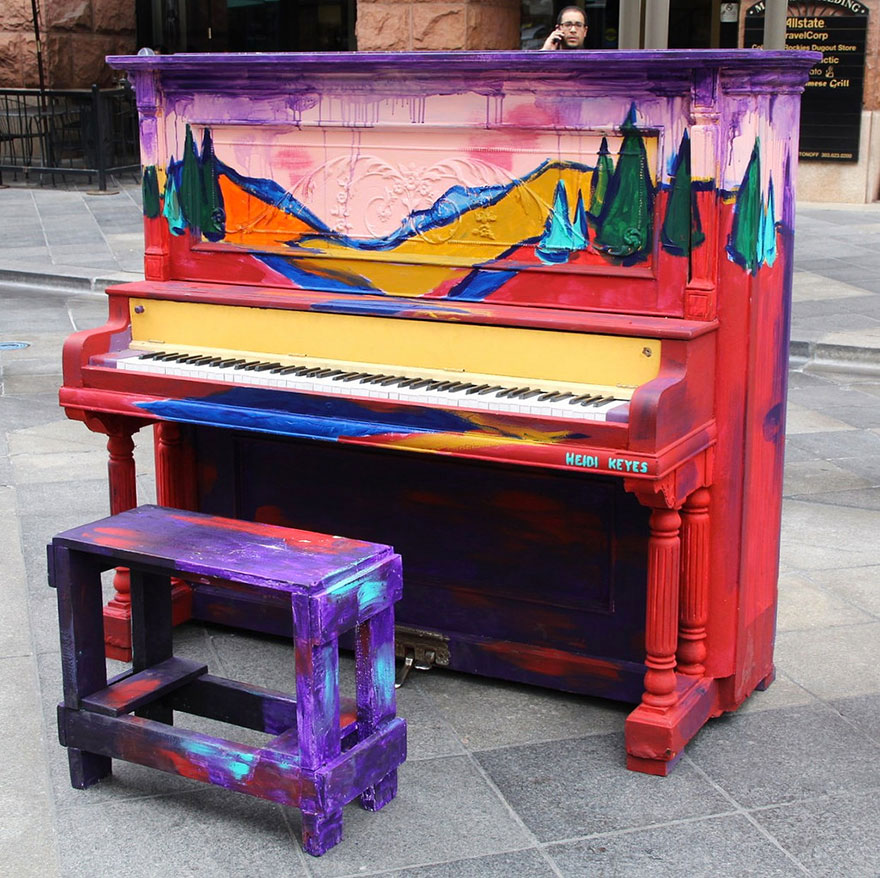 69 раскрашенных уличных пианино в разных городах мира-62