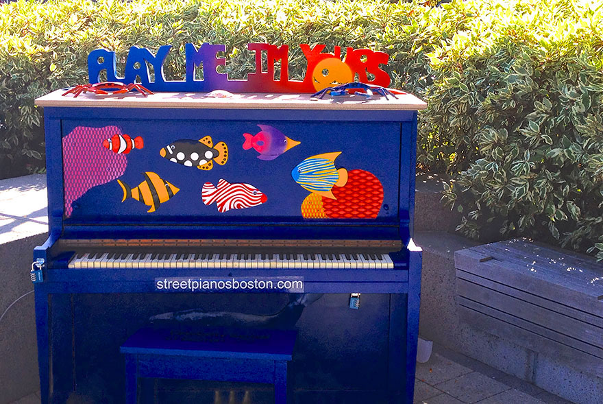 69 раскрашенных уличных пианино в разных городах мира-28