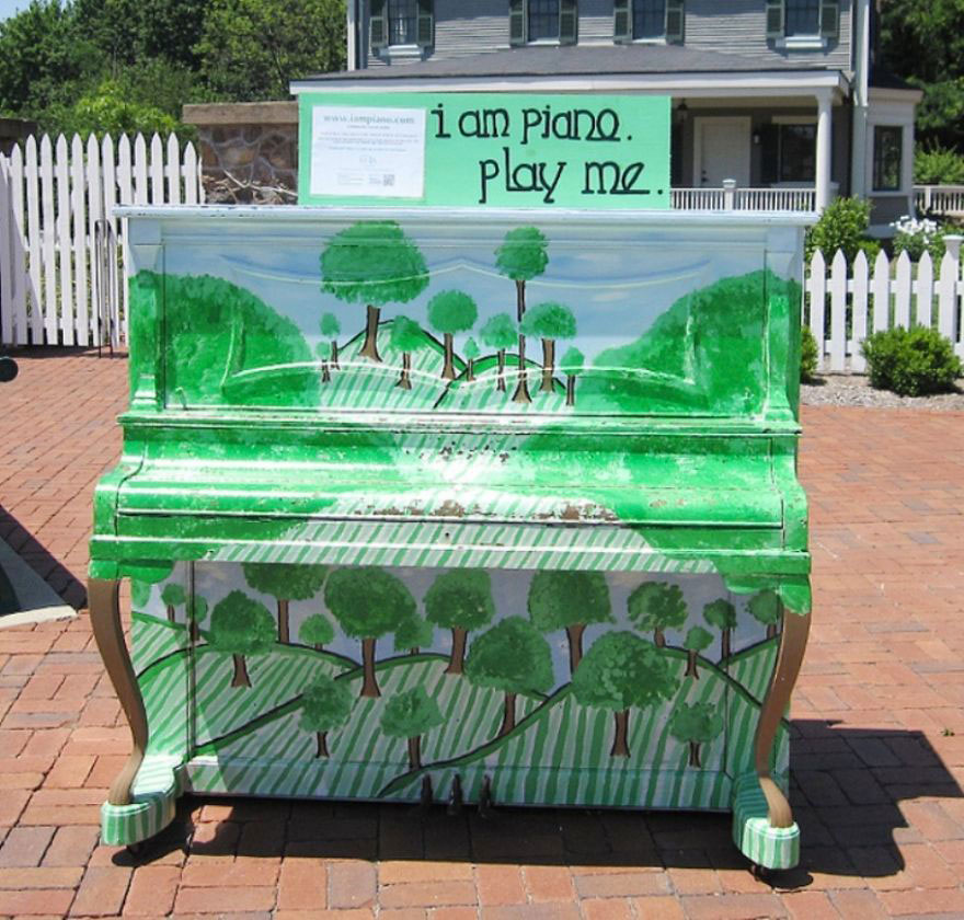 69 раскрашенных уличных пианино в разных городах мира-57