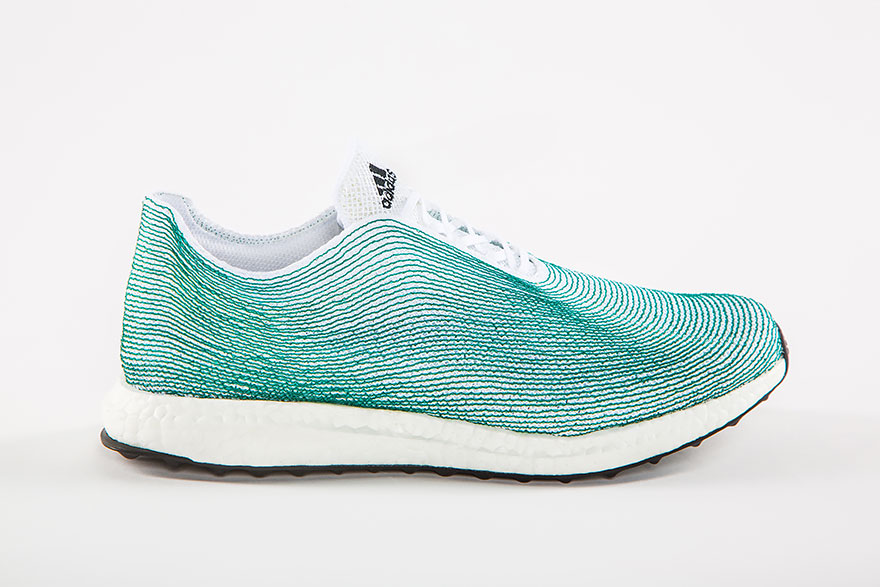 Новые кроссовки Adidas делают из океанского мусора и незаконных рыболовных сетей-5