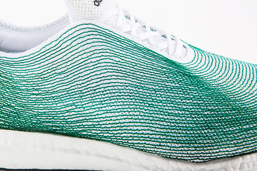Новые кроссовки Adidas делают из океанского мусора и незаконных рыболовных сетей-3