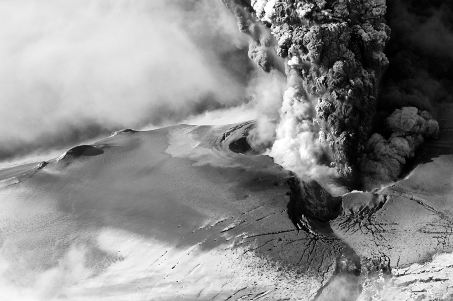 Аэрофотографии проснувшихся вулканов
