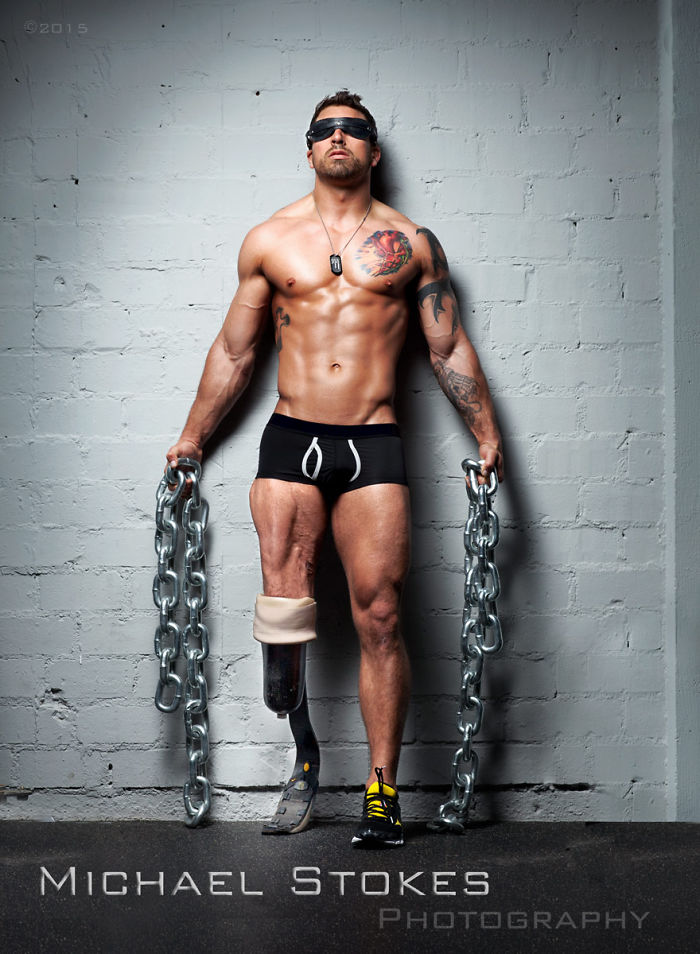 Ветераны-инвалиды в сексуально заряженной календарной фотосессии Майкла Стокса-6