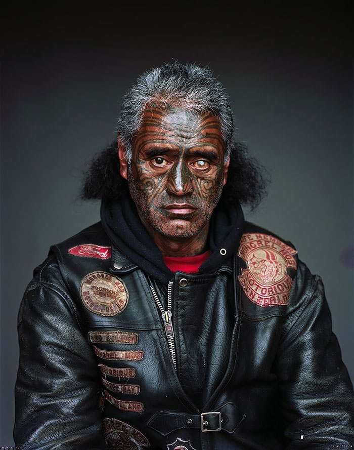 Суровые портреты новозеландской банды Монгрел Моб. Фотограф Джоно Ротман