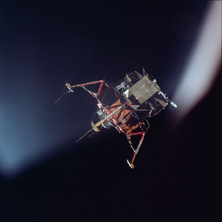 Обнародовали 1407 фотографий из архива НАСА, снятых во время полета на Луну - 98