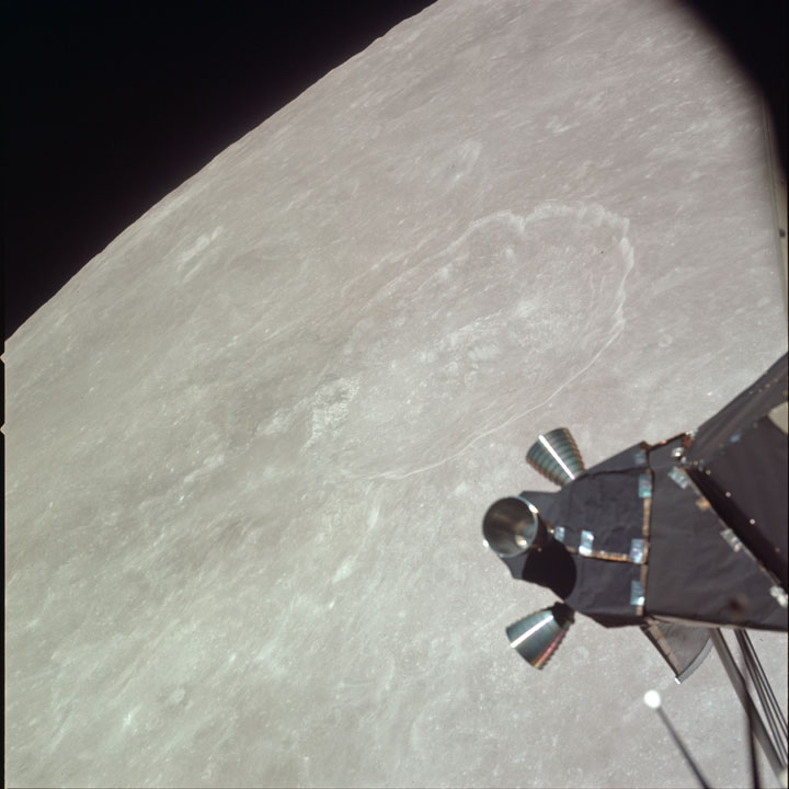 Обнародовали 1407 фотографий из архива НАСА, снятых во время полета на Луну - 90