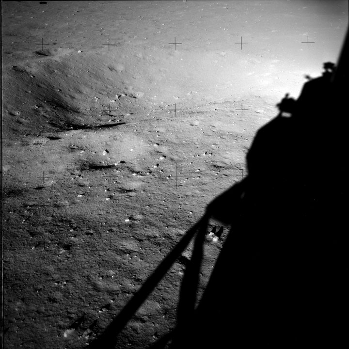 Обнародовали 1407 фотографий из архива НАСА, снятых во время полета на Луну - 48