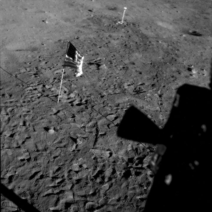 Обнародовали 1407 фотографий из архива НАСА, снятых во время полета на Луну - 54