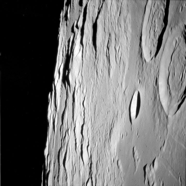 Обнародовали 1407 фотографий из архива НАСА, снятых во время полета на Луну - 68