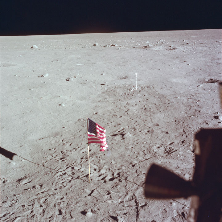 Обнародовали 1407 фотографий из архива НАСА, снятых во время полета на Луну - 38