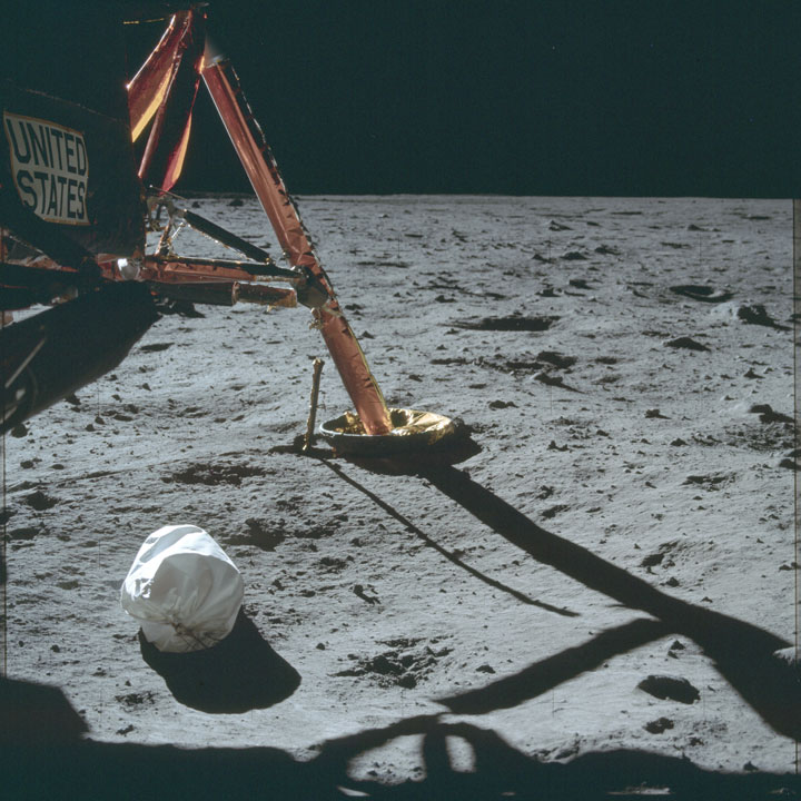 Обнародовали 1407 фотографий из архива НАСА, снятых во время полета на Луну - 56