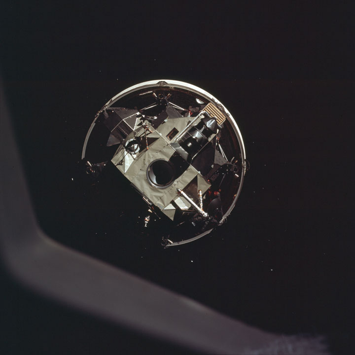 Обнародовали 1407 фотографий из архива НАСА, снятых во время полета на Луну - 10