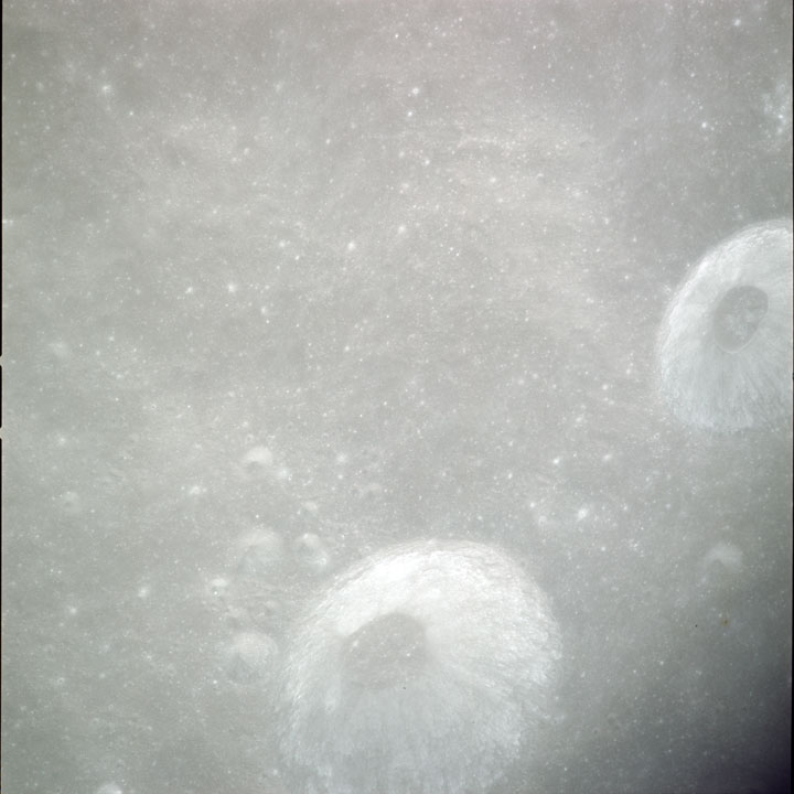 Обнародовали 1407 фотографий из архива НАСА, снятых во время полета на Луну - 30
