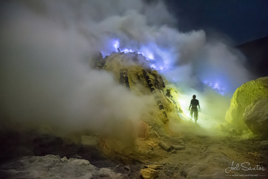 Невероятная голубая лава вулкана Кавах Иджен