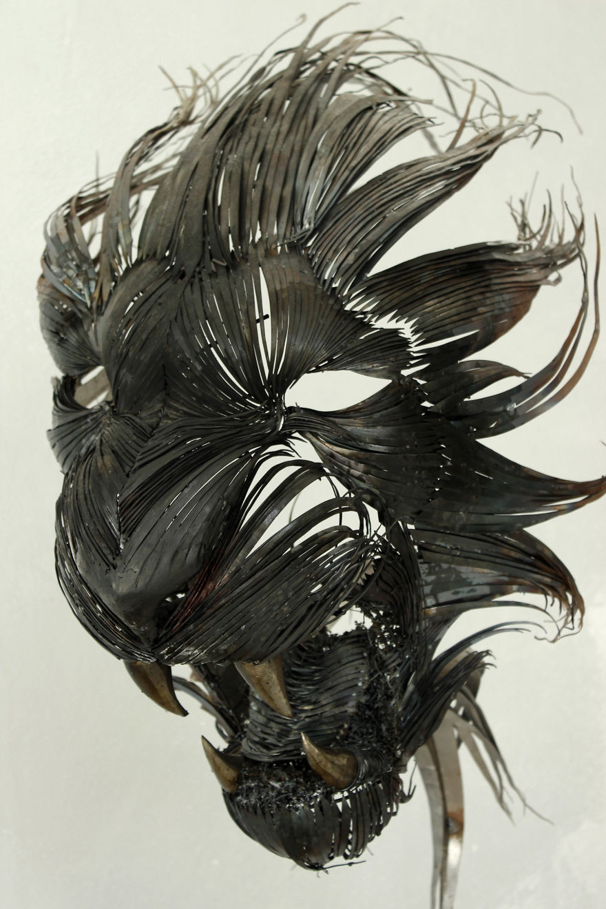 Стальные маски животных от турецкого художника