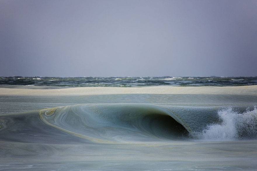 Необычные замёрзшие волны у острова Нантакет-3