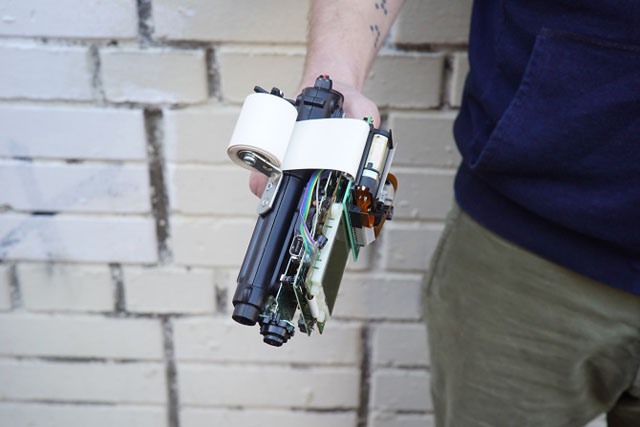 3_Мгновенная фотокамера из пистолета, приставки Game Boy и термального принтера