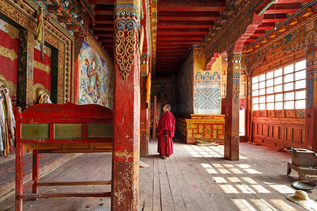 Буйство красок в буддистских монастырях Китая. Фотограф Колин Миллер - 11