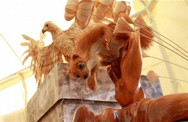 Потрясающие и реалистичные скульптуры животных из сибирского кедра - 12