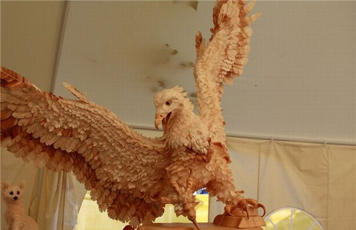 Потрясающие и реалистичные скульптуры животных из сибирского кедра - 9